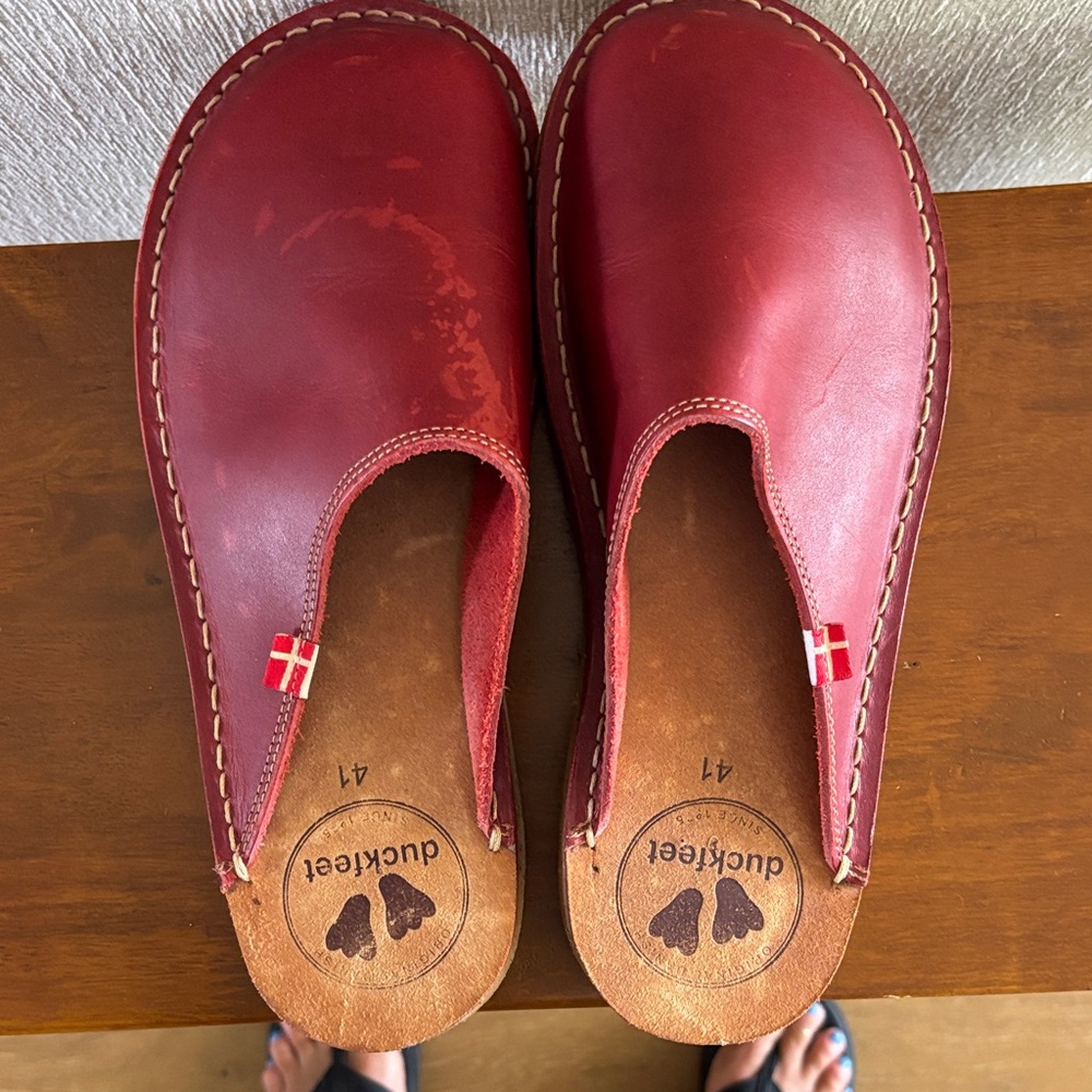 DUCKFEET Red Leather Danish Woman’s Clogs